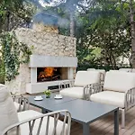 Hotel Arbor - Signature Collection