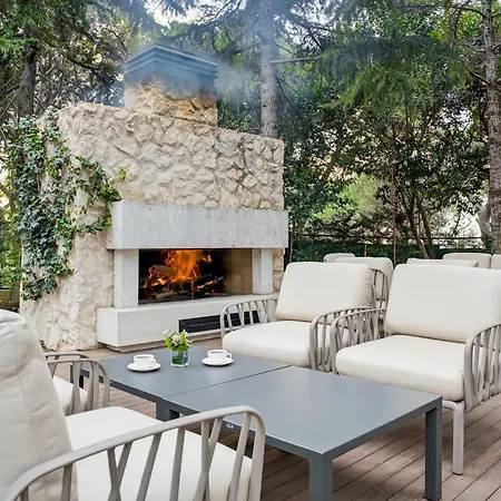 Hotel Arbor - Signature Collection