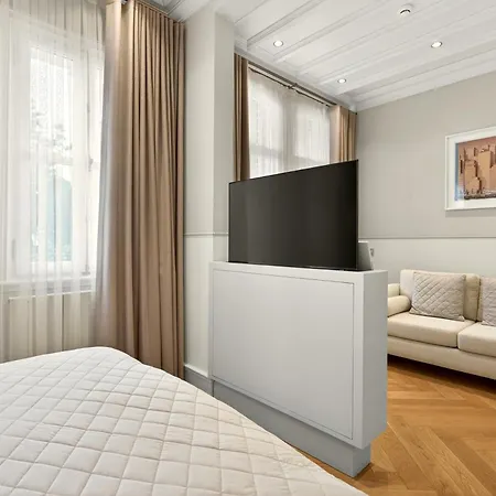 Hotel Arbor - Signature Collection